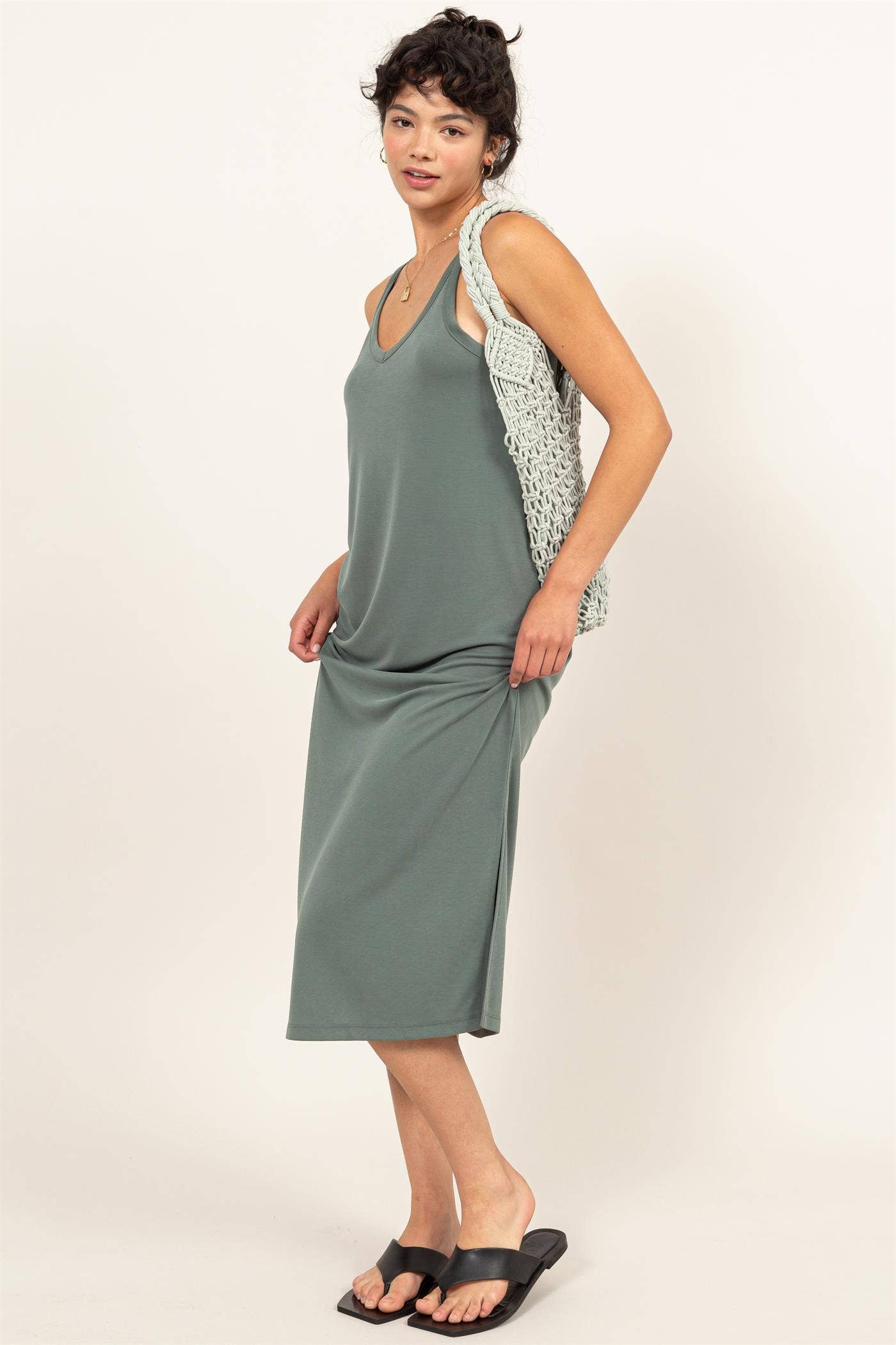DZ24C269-Soft V-Neck Midi Dress
