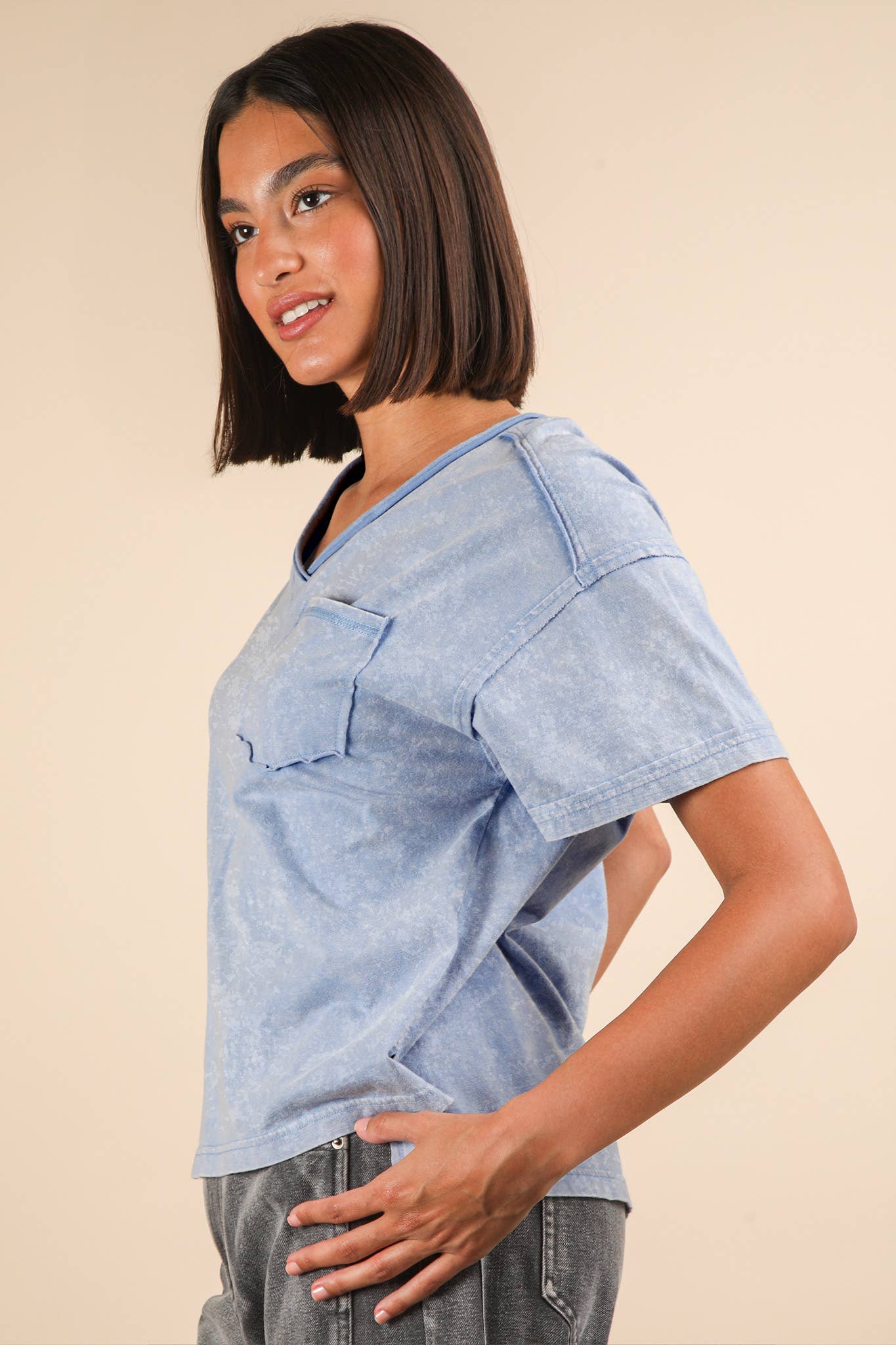 NT11966-Mineral Washed V-Neck Knit Top