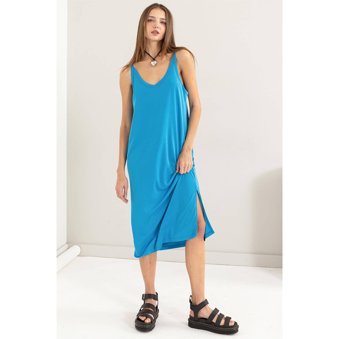 DZ24C269-Soft V-Neck Midi Dress