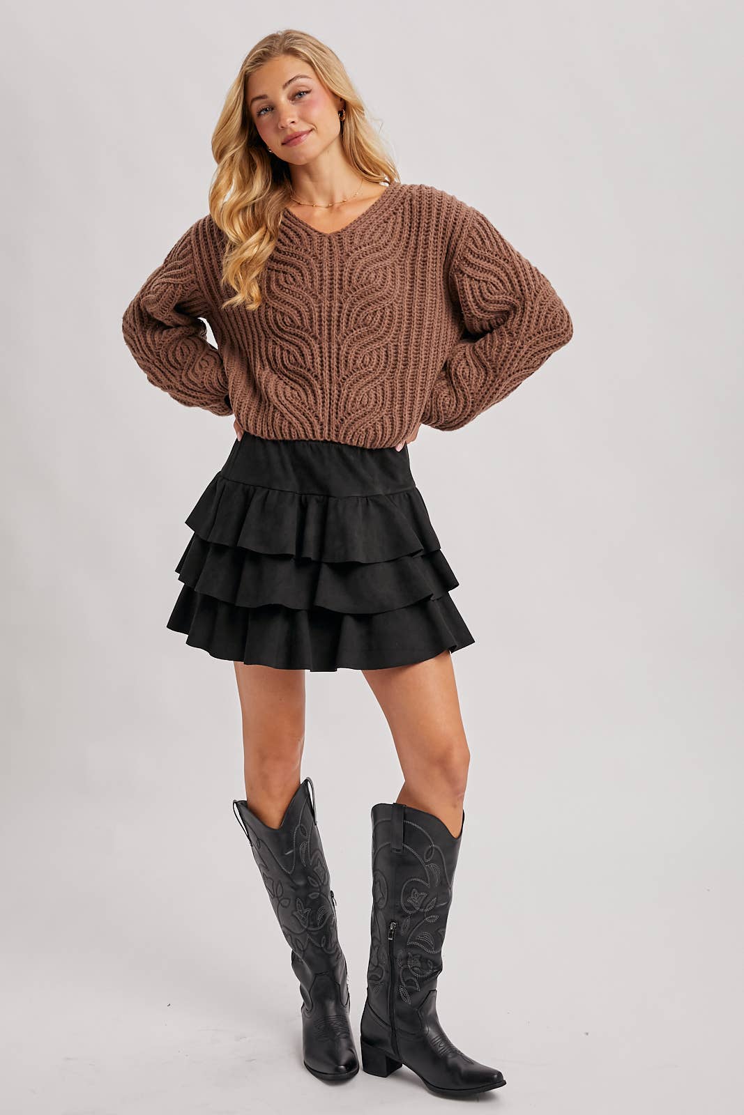 CHUNKY CABEL KNIT V-NECK CROPPED SWEATER