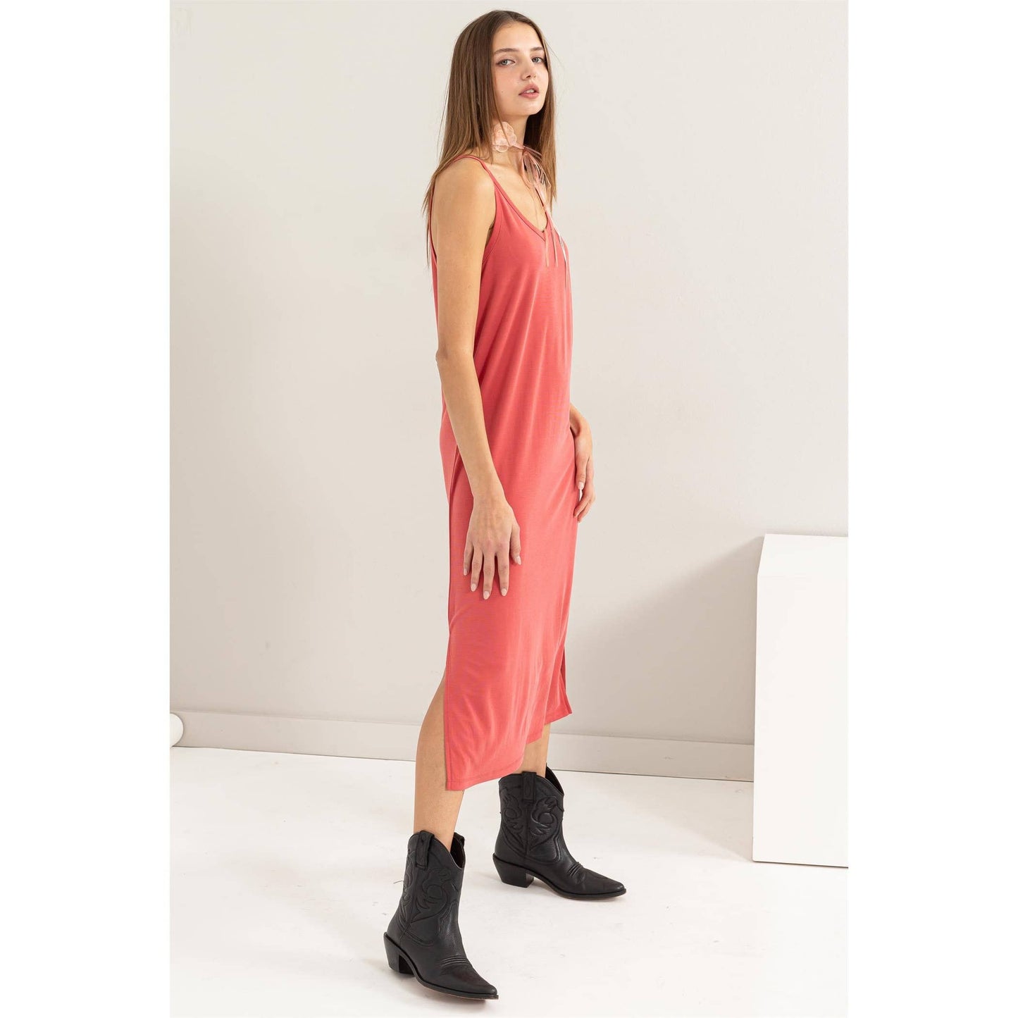 DZ24C269-Soft V-Neck Midi Dress