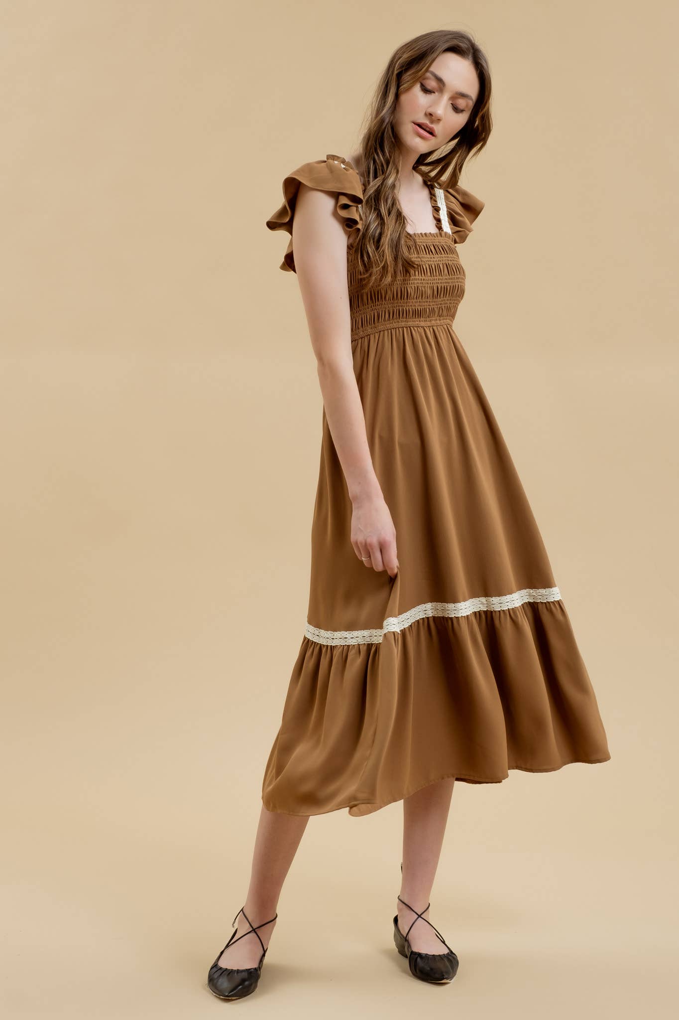 CONTRAST DETAIL SMOCKED RUFFLE MIDI DRESS