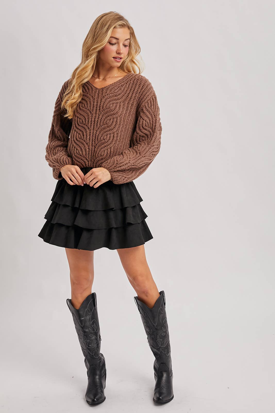 CHUNKY CABEL KNIT V-NECK CROPPED SWEATER
