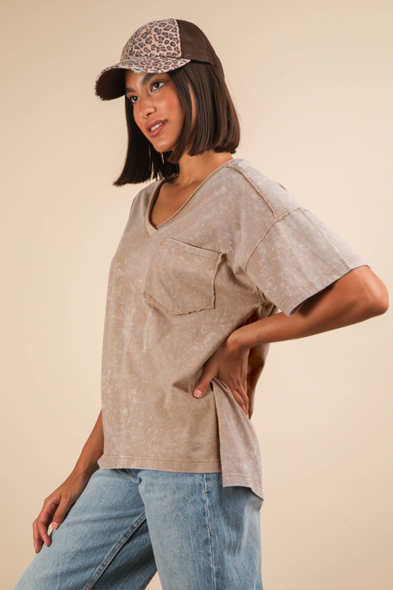 NT11966-Mineral Washed V-Neck Knit Top