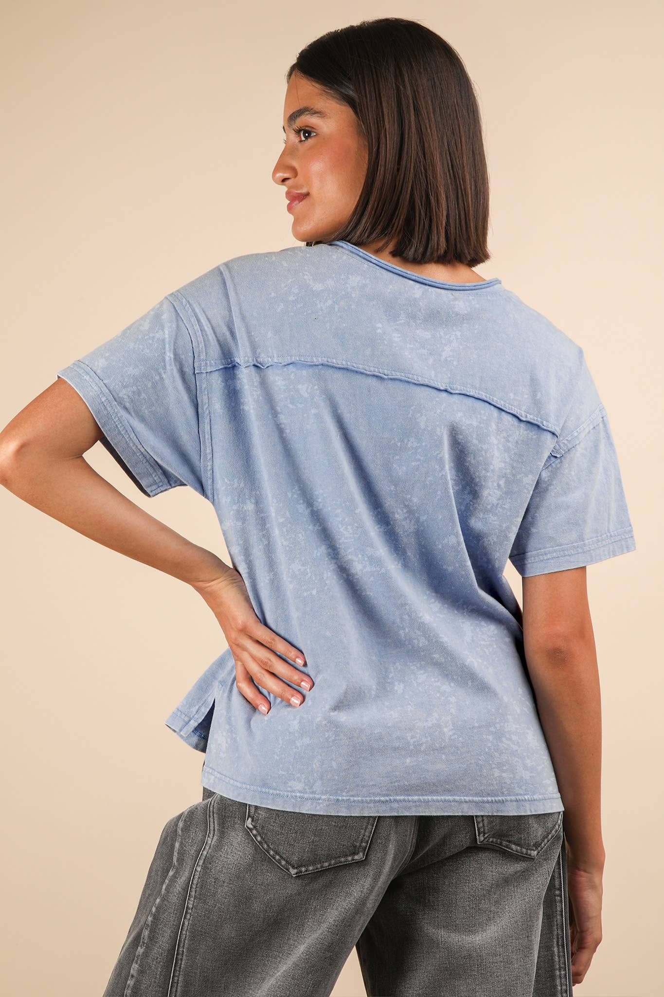 NT11966-Mineral Washed V-Neck Knit Top