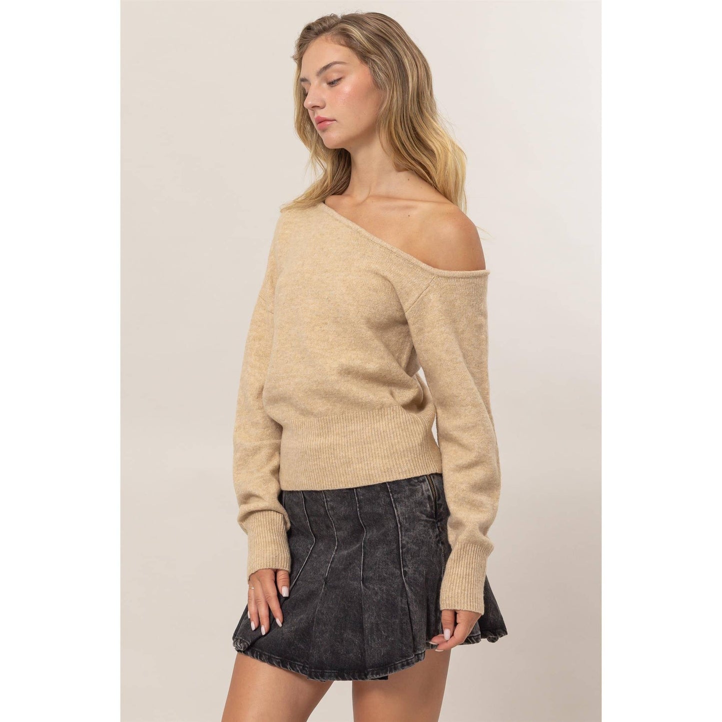 DZ24F735-Off-The-Shoulder Sweater