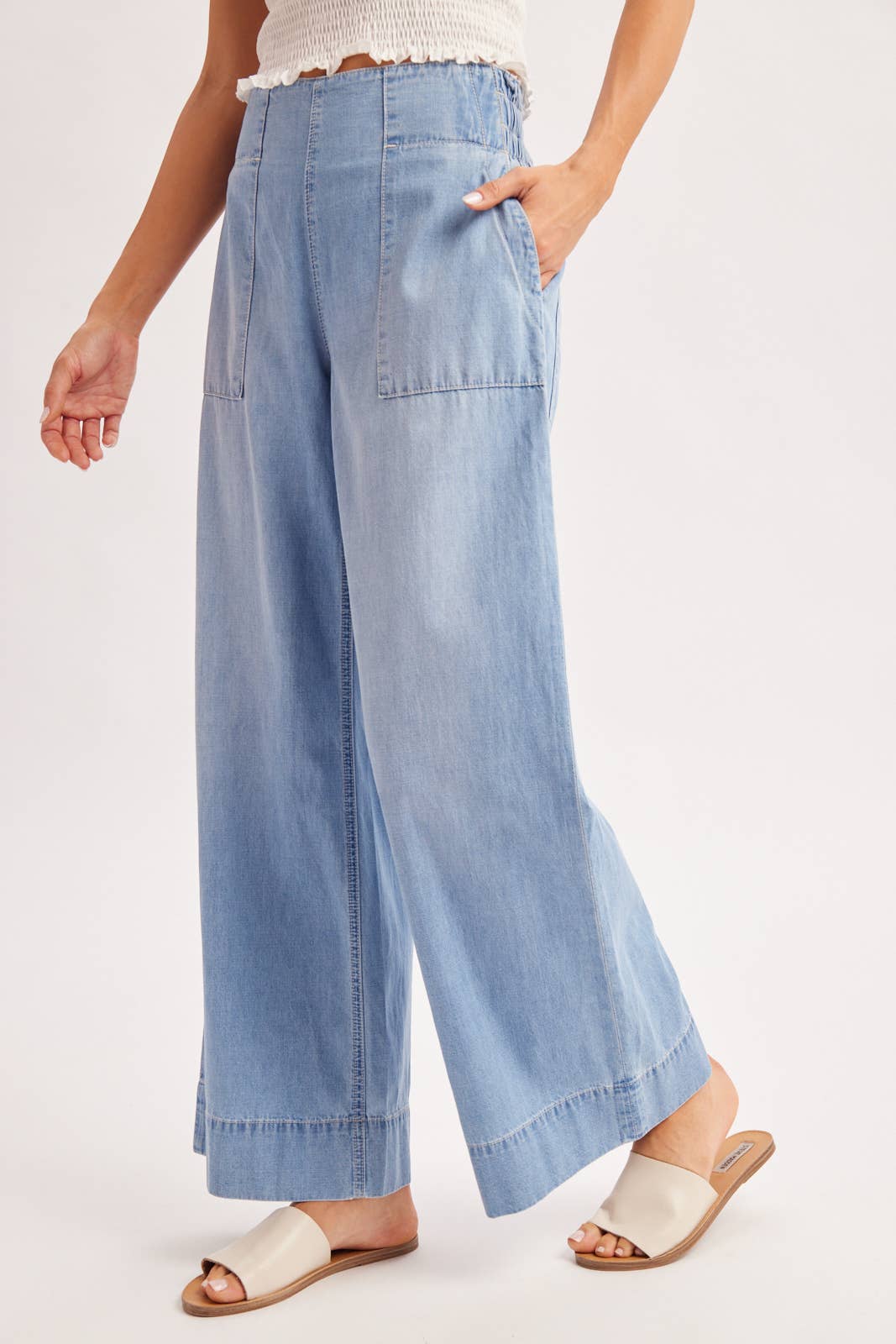 WIDE-LEG DENIM JEANS