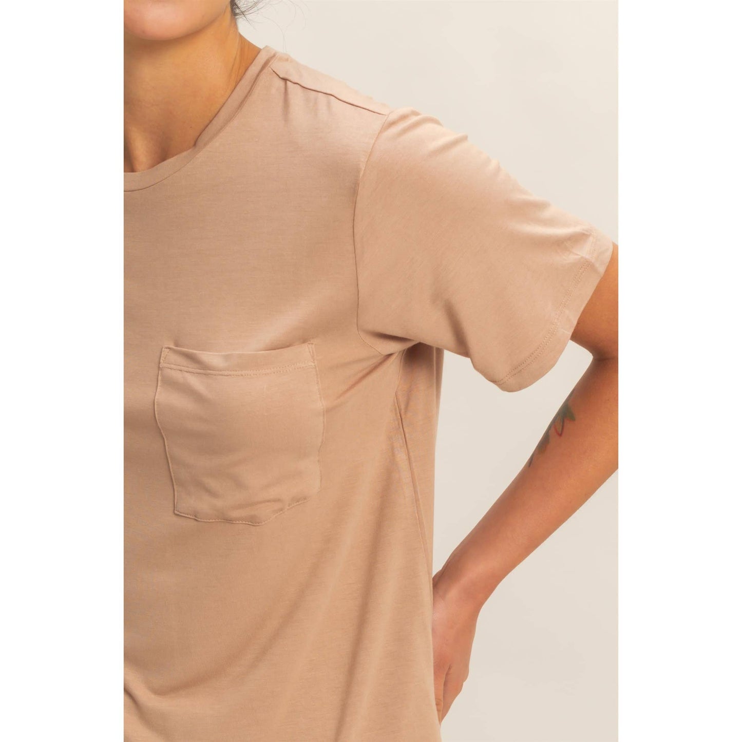Classic Crew Neck Short Sleeve Pocket Top