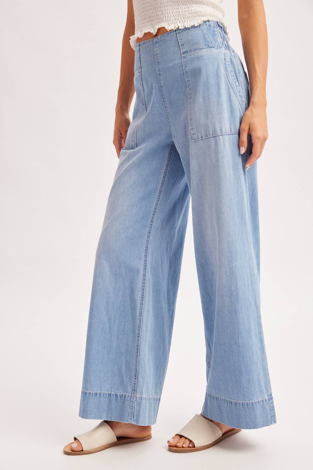 WIDE-LEG DENIM JEANS