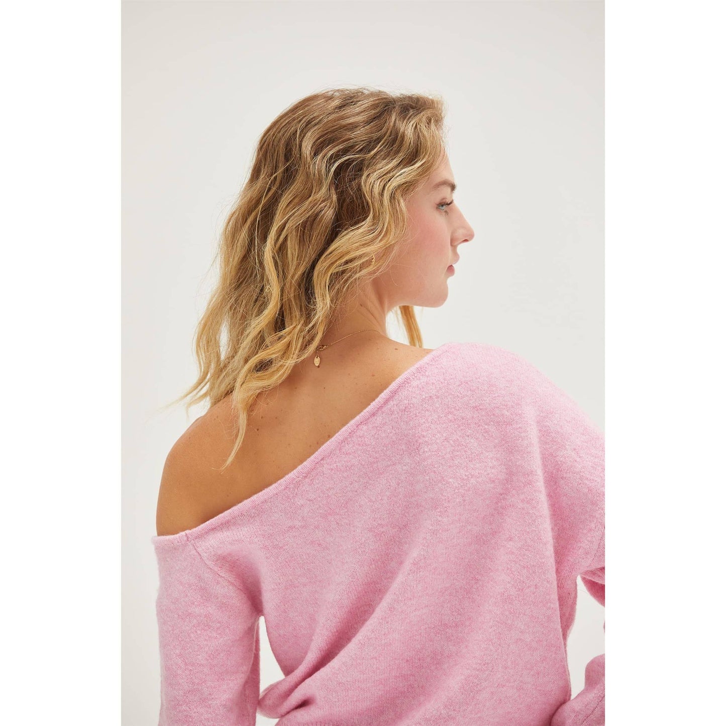 DZ24F735-Off-The-Shoulder Sweater