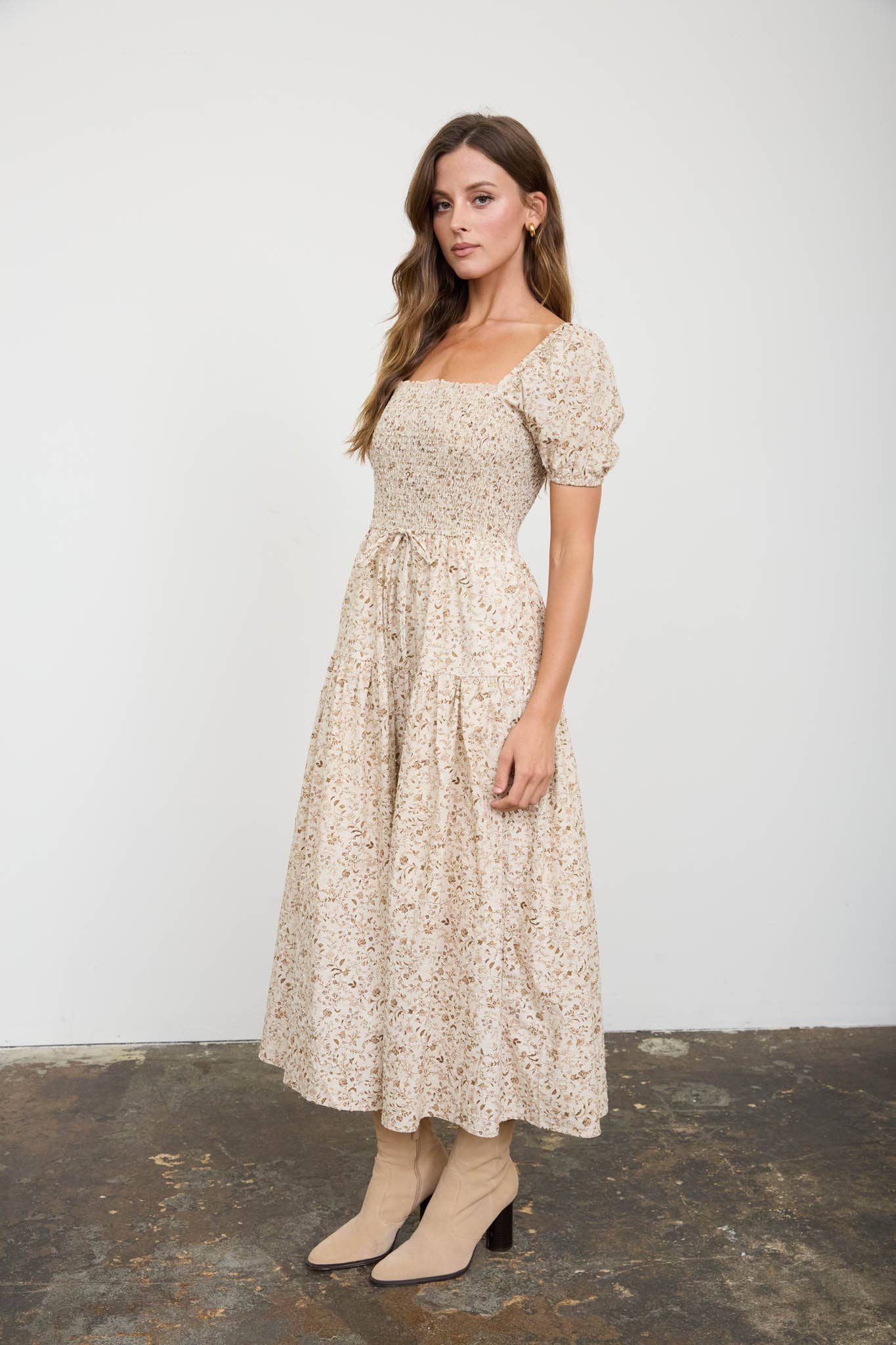 FLORAL SMOCKED SQUARE NECK PUFF SLEEVE MIDI DRESS